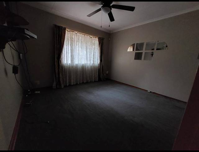 2 BEDROOM HOUSE FOR SALE IN MOUNTAIN VIEW